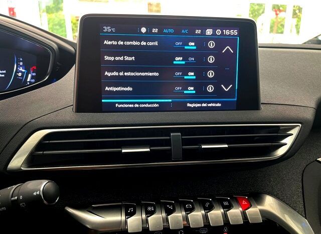 PEUGEOT 3008 ALLURE PACK 1.2i 130CV 6 VELOCIDADES AÑO 2019 lleno