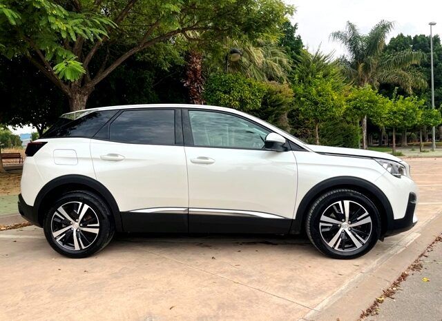 PEUGEOT 3008 ALLURE PACK 1.2i 130CV 6 VELOCIDADES AÑO 2019 lleno