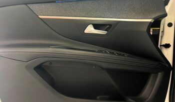PEUGEOT 3008 ALLURE PACK 1.2i 130CV 6 VELOCIDADES AÑO 2019 lleno