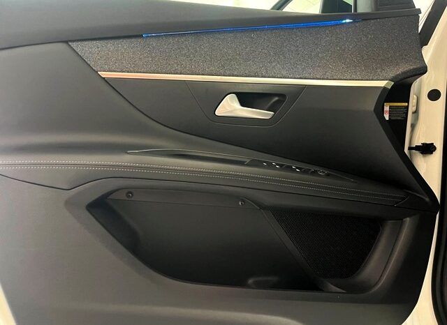 PEUGEOT 3008 ALLURE PACK 1.2i 130CV 6 VELOCIDADES AÑO 2019 lleno