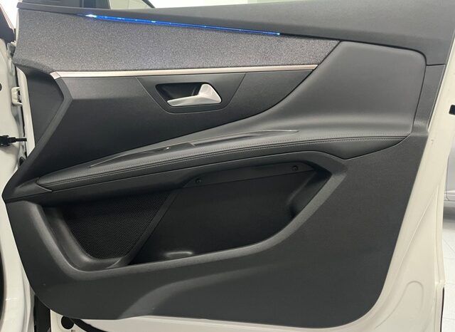 PEUGEOT 3008 ALLURE PACK 1.2i 130CV 6 VELOCIDADES AÑO 2019 lleno
