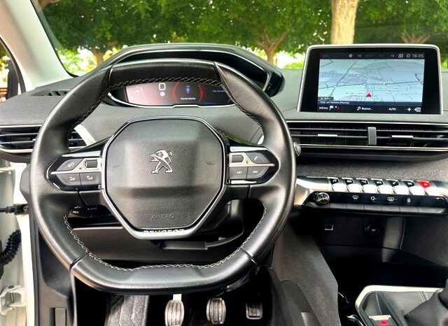 PEUGEOT 3008 ALLURE PACK 1.2i 130CV 6 VELOCIDADES AÑO 2019 lleno