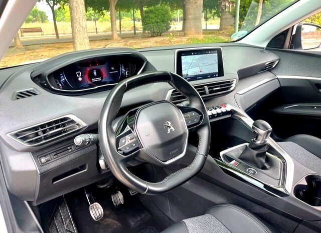 PEUGEOT 3008 ALLURE PACK 1.2i 130CV 6 VELOCIDADES AÑO 2019 lleno