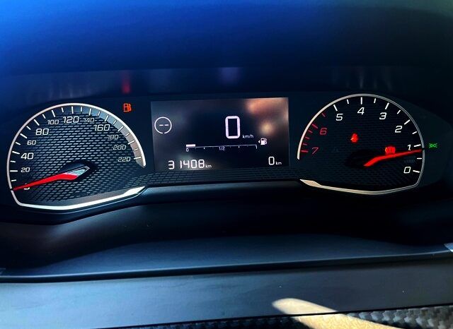 PEUGEOT 2008 ACTIVE 1.2i 100CV 6 VELOCIDADES MODELO 2022 lleno