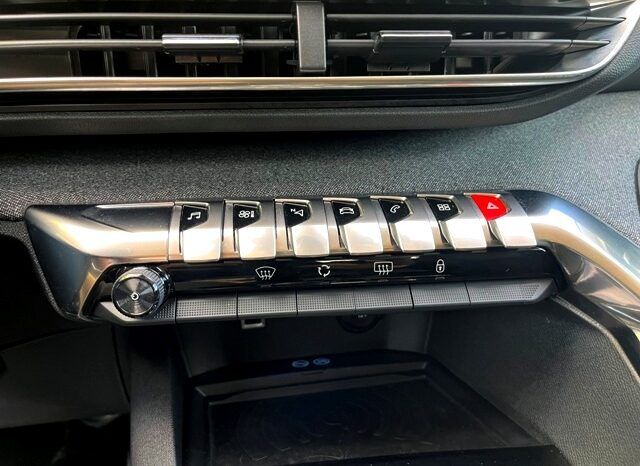 PEUGEOT 3008 ALLURE PACK 1.2i 130CV AT8 – AUTOMATICO AÑO 2021 lleno