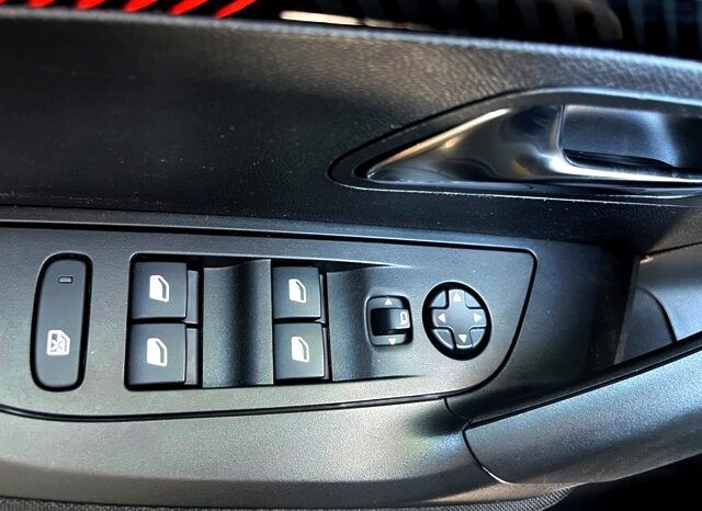 PEUGEOT 2008 ACTIVE 1.2i 100CV 6 VELOCIDADES MODELO 2022 lleno