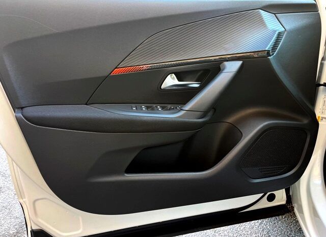 PEUGEOT 2008 ACTIVE 1.2i 100CV 6 VELOCIDADES MODELO 2022 lleno