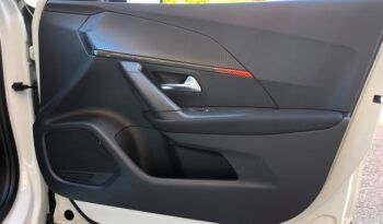 PEUGEOT 2008 ACTIVE 1.2i 100CV 6 VELOCIDADES MODELO 2022 lleno