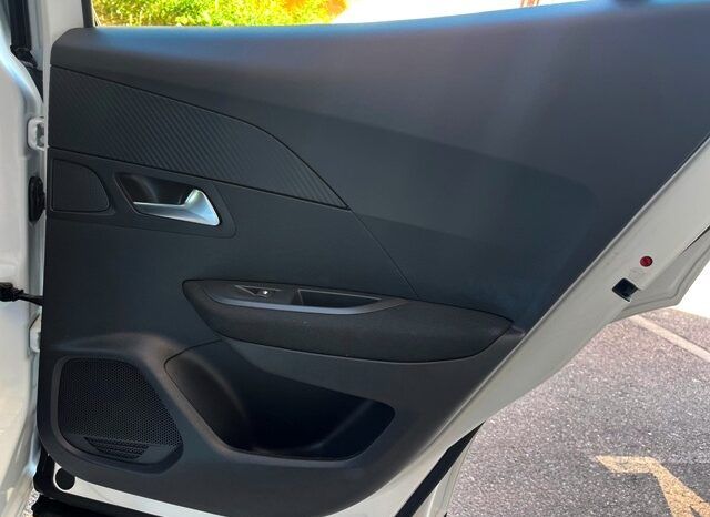 PEUGEOT 2008 ACTIVE 1.2i 100CV 6 VELOCIDADES MODELO 2022 lleno