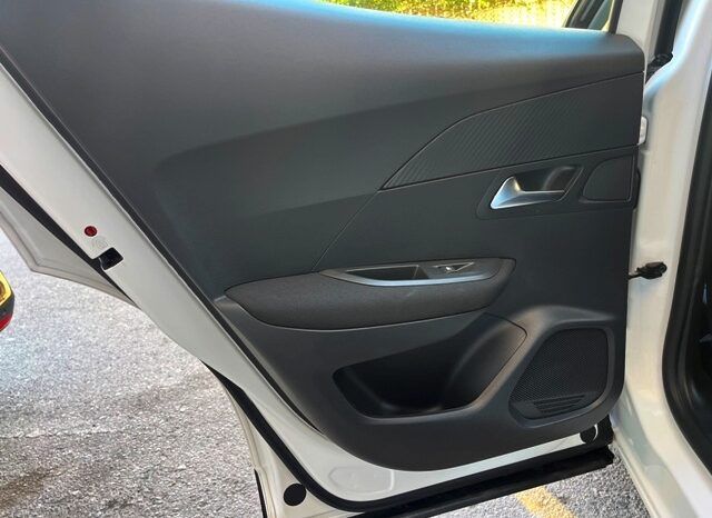 PEUGEOT 2008 ACTIVE 1.2i 100CV 6 VELOCIDADES MODELO 2022 lleno