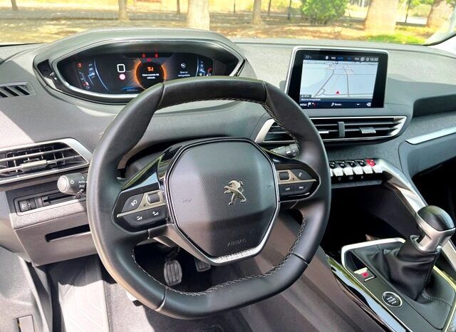 PEUGEOT 3008 ALLURE PACK 1.2i 130CV AÑO 2019 lleno