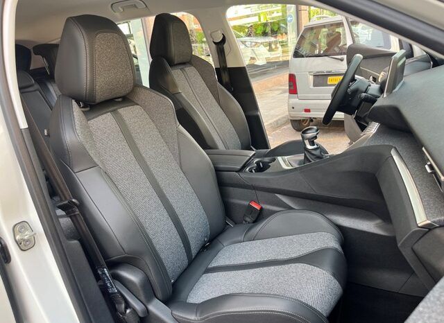 PEUGEOT 3008 ALLURE PACK 1.2i 130CV AÑO 2019 lleno