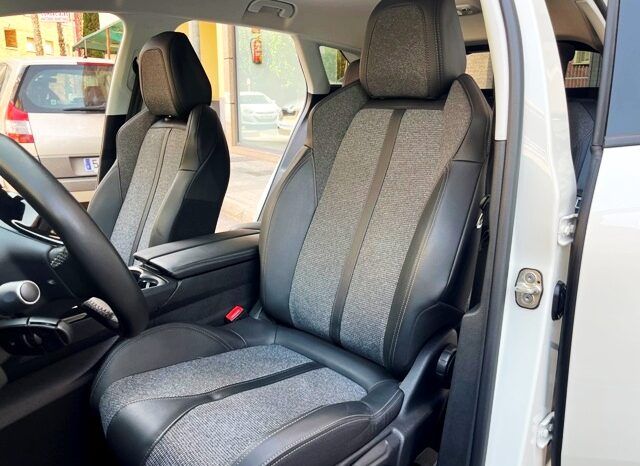 PEUGEOT 3008 ALLURE PACK 1.2i 130CV AÑO 2019 lleno