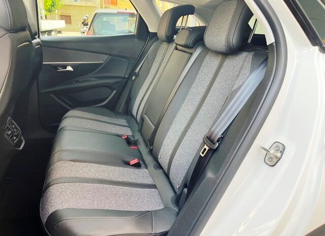 PEUGEOT 3008 ALLURE PACK 1.2i 130CV AÑO 2019 lleno