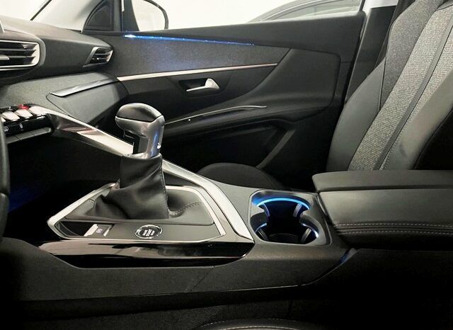 PEUGEOT 3008 ALLURE PACK 1.2i 130CV AÑO 2019 lleno