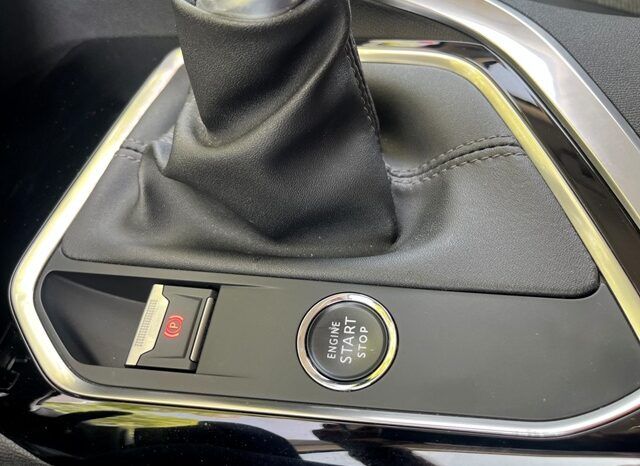 PEUGEOT 3008 ALLURE PACK 1.2i 130CV AÑO 2019 lleno