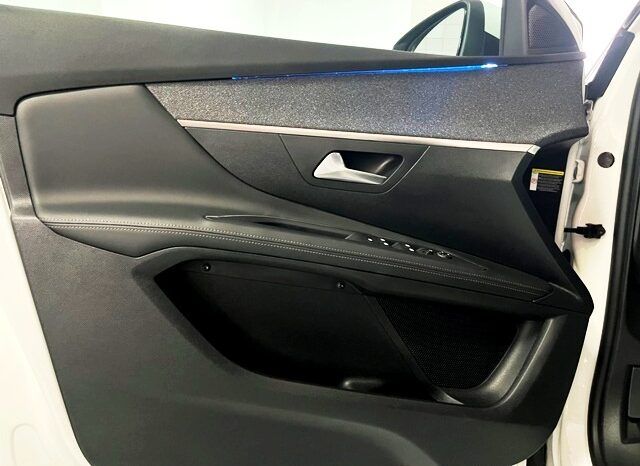 PEUGEOT 3008 ALLURE PACK 1.2i 130CV AÑO 2019 lleno