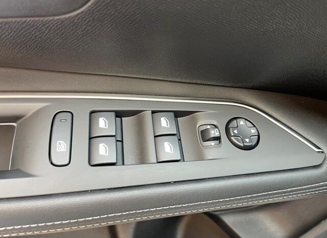 PEUGEOT 3008 ALLURE PACK 1.2i 130CV AÑO 2019 lleno