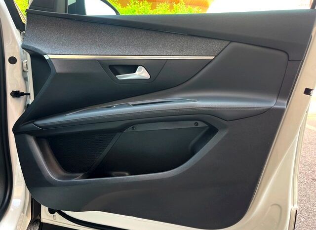 PEUGEOT 3008 ALLURE PACK 1.2i 130CV AÑO 2019 lleno