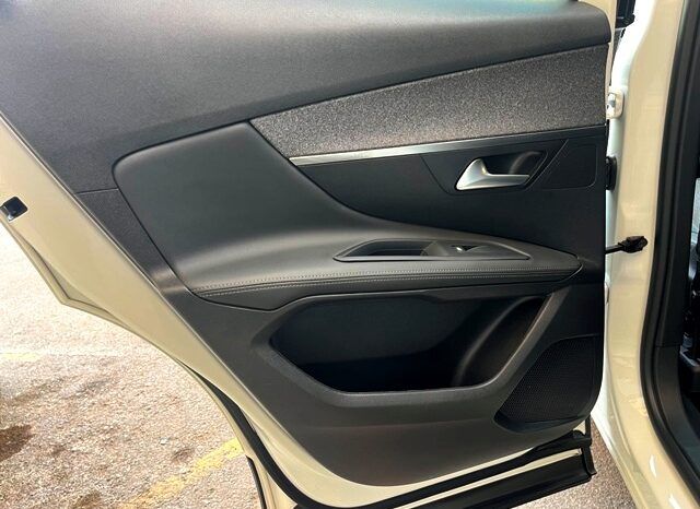 PEUGEOT 3008 ALLURE PACK 1.2i 130CV AÑO 2019 lleno