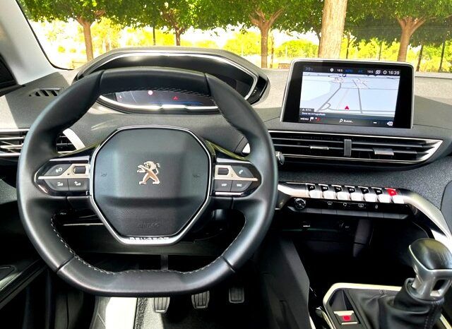 PEUGEOT 3008 ALLURE PACK 1.2i 130CV AÑO 2019 lleno