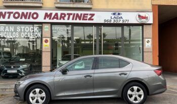 SKODA OCTAVIA AMBITION 2.0TDi 150CV AÑO 10-2022 lleno