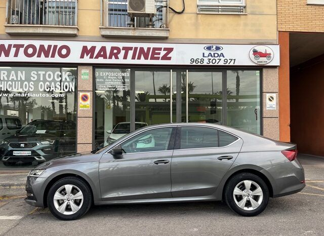 SKODA OCTAVIA AMBITION 2.0TDi 150CV AÑO 10-2022 lleno