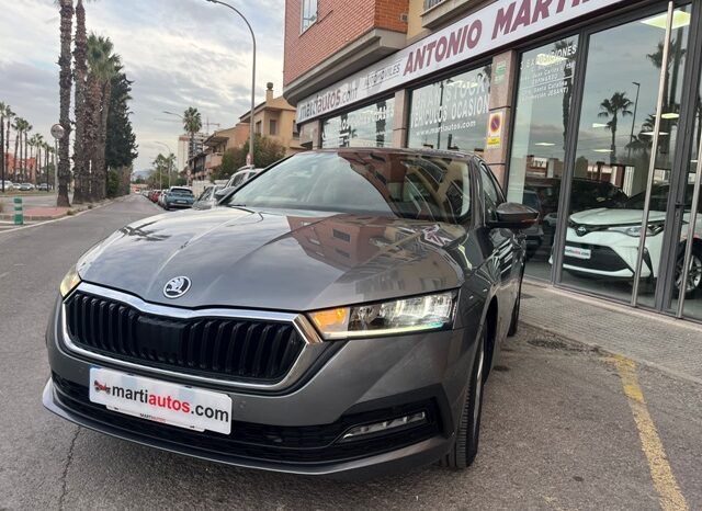 SKODA OCTAVIA AMBITION 2.0TDi 150CV AÑO 10-2022 lleno