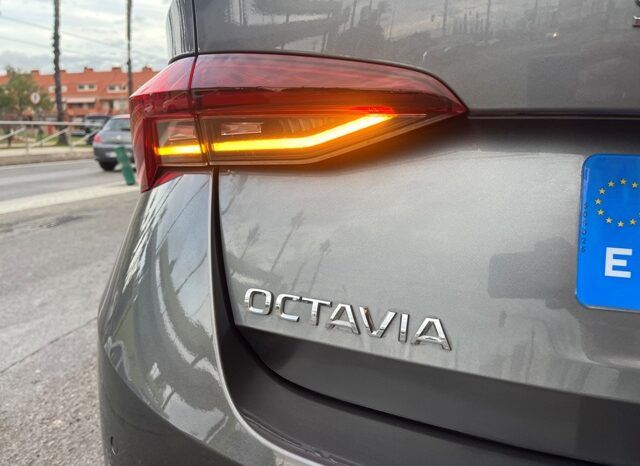 SKODA OCTAVIA AMBITION 2.0TDi 150CV AÑO 10-2022 lleno