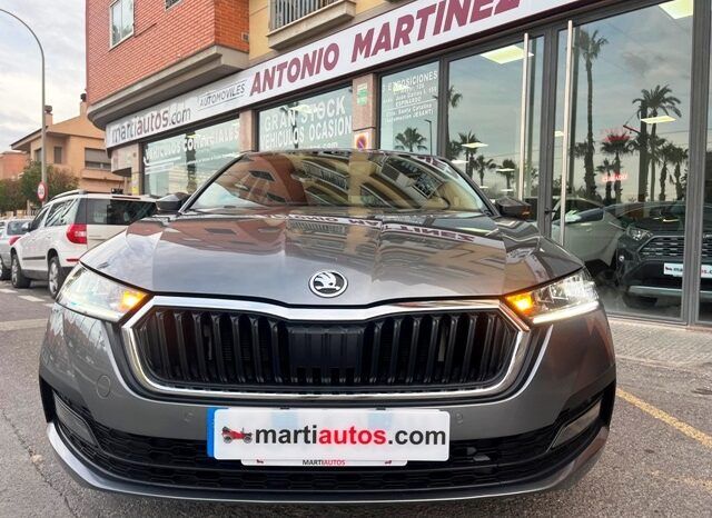 SKODA OCTAVIA AMBITION 2.0TDi 150CV AÑO 10-2022 lleno
