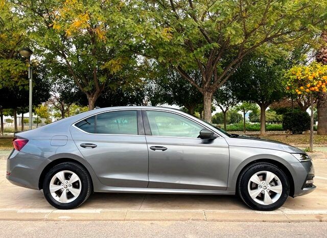 SKODA OCTAVIA AMBITION 2.0TDi 150CV AÑO 10-2022 lleno