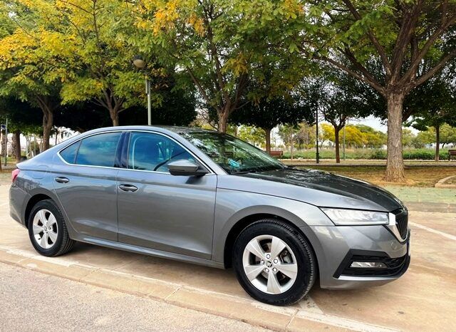 SKODA OCTAVIA AMBITION 2.0TDi 150CV AÑO 10-2022 lleno