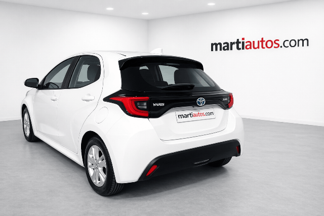 TOYOTA YARIS ACTIVE TECH 1.5 120H HYBRID MODELO 2022 lleno