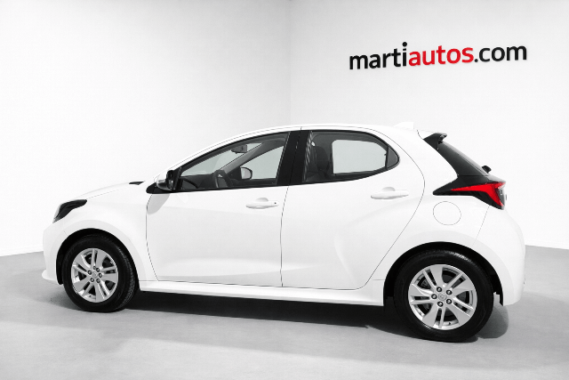 TOYOTA YARIS ACTIVE TECH 1.5 120H HYBRID MODELO 2022 lleno