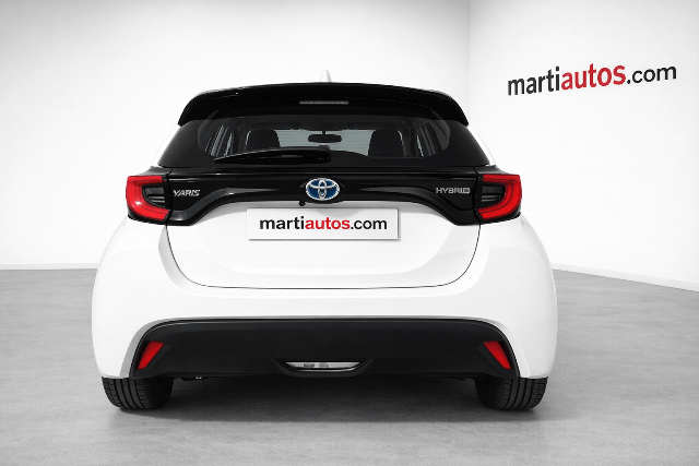 TOYOTA YARIS ACTIVE TECH 1.5 120H HYBRID MODELO 2022 lleno