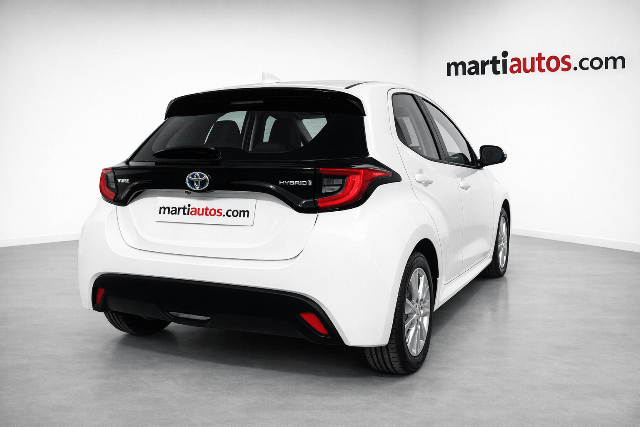 TOYOTA YARIS ACTIVE TECH 1.5 120H HYBRID MODELO 2022 lleno