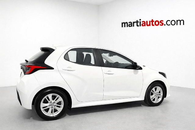 TOYOTA YARIS ACTIVE TECH 1.5 120H HYBRID MODELO 2022 lleno
