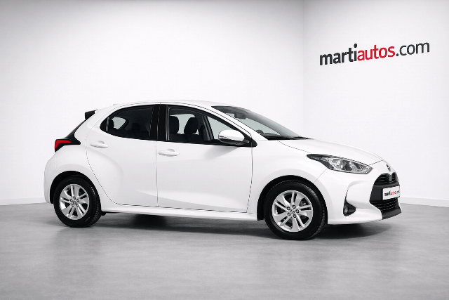 TOYOTA YARIS ACTIVE TECH 1.5 120H HYBRID MODELO 2022 lleno
