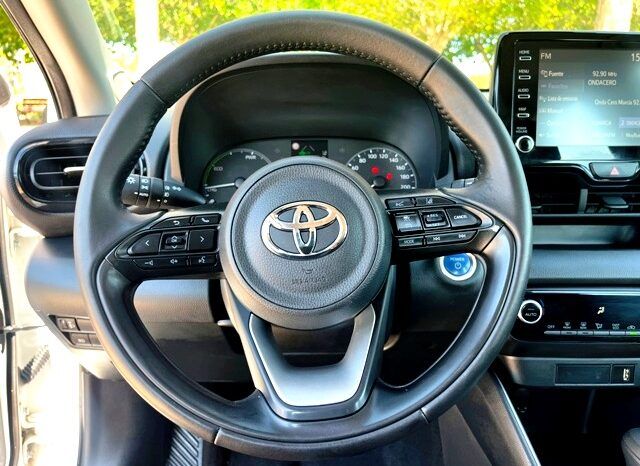 TOYOTA YARIS ACTIVE TECH 1.5 120H HYBRID MODELO 2022 lleno