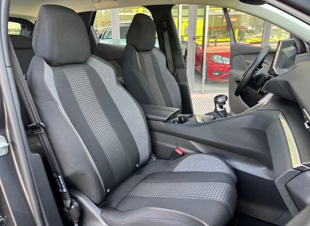 PEUGEOT 3008 ACTIVE PACK 1.5HDI 130CV MODELO 2022 lleno