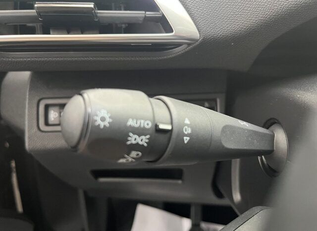 PEUGEOT 3008 ACTIVE PACK 1.5HDI 130CV MODELO 2022 lleno