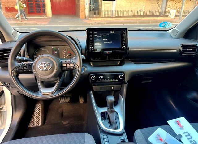 TOYOTA YARIS ACTIVE TECH 1.5 120H HYBRID MODELO 2022 lleno