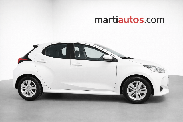 TOYOTA YARIS ACTIVE TECH 1.5 120H HYBRID MODELO 2022 lleno