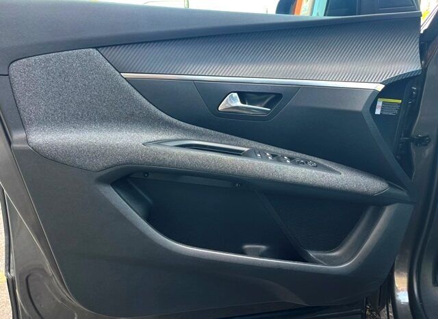 PEUGEOT 3008 ACTIVE PACK 1.5HDI 130CV MODELO 2022 lleno