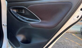 TOYOTA YARIS ACTIVE TECH 1.5 120H HYBRID MODELO 2022 lleno