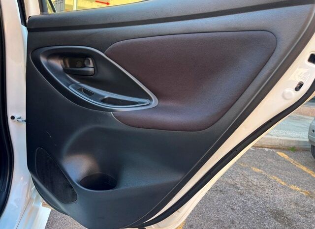 TOYOTA YARIS ACTIVE TECH 1.5 120H HYBRID MODELO 2022 lleno