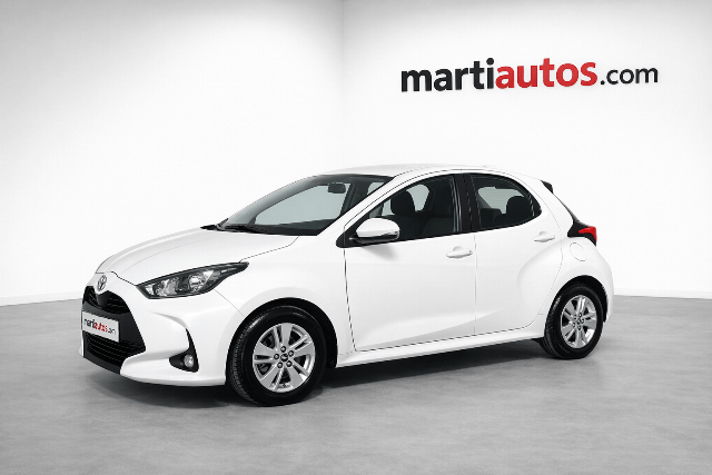 TOYOTA YARIS ACTIVE TECH 1.5 120H HYBRID MODELO 2022 lleno