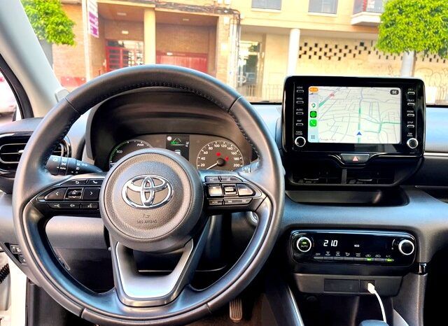 TOYOTA YARIS ACTIVE TECH 1.5 120H HYBRID MODELO 2022 lleno