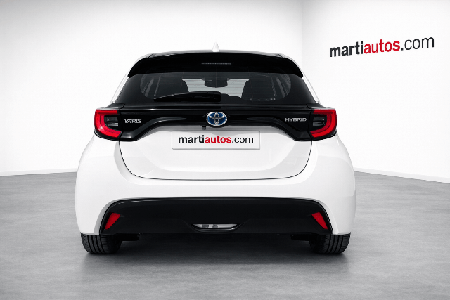 TOYOTA YARIS ACTIVE TECH 1.5 120H HYBRID MODELO 2022 lleno