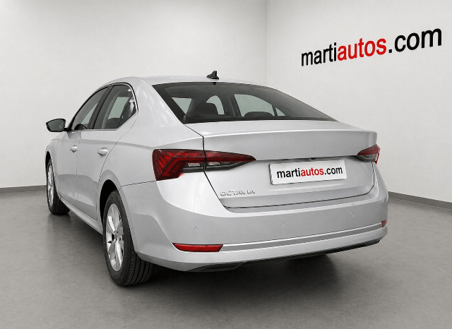 SKODA OCTAVIA AMBITION 2.0TDi 115CV AÑO 10-2022 lleno